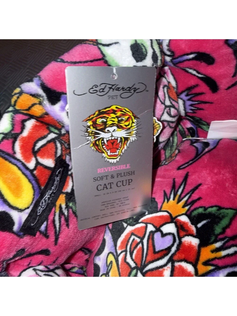 NWT Ed Hardy Pet Bed HOT Pink Skull Rose Plush Cuddler Cat cup REVERSIBLE 18x9